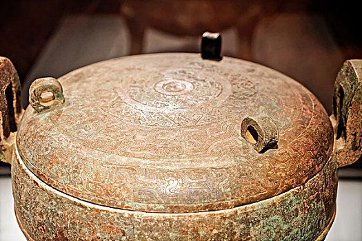 中国古代战国窃曲纹铜鼎