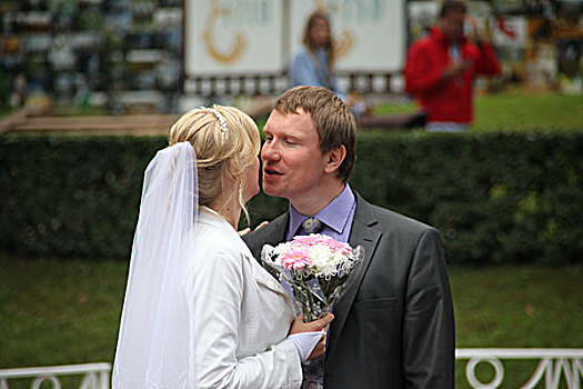俄罗斯结婚习俗