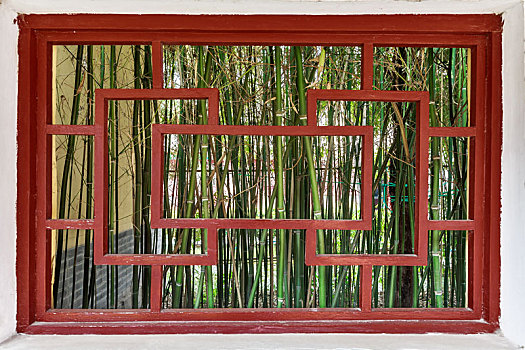 红色中式漏花窗,拍摄于中国山东省淄博市临淄区姜太公祠