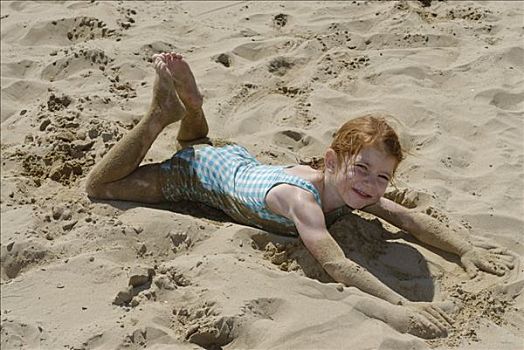 女孩,沙滩,遮盖,沙子