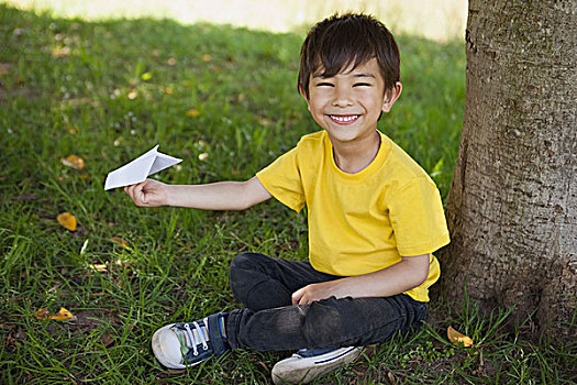 高兴,男孩,玩,纸飞机,公园