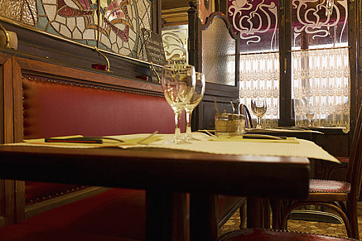 特写,葡萄酒杯,桌上,餐馆,巴黎,法国