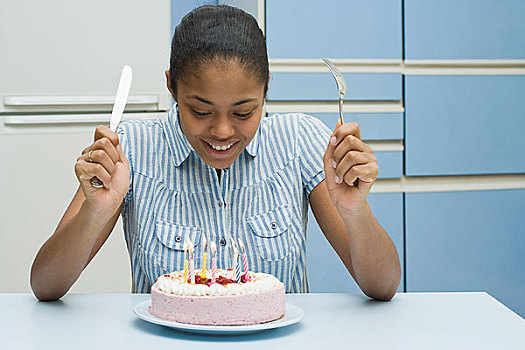 女青年,吃,生日蛋糕