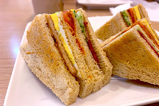 早餐是美味营养的总汇三明治