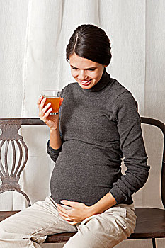 孕妇,喝,果汁