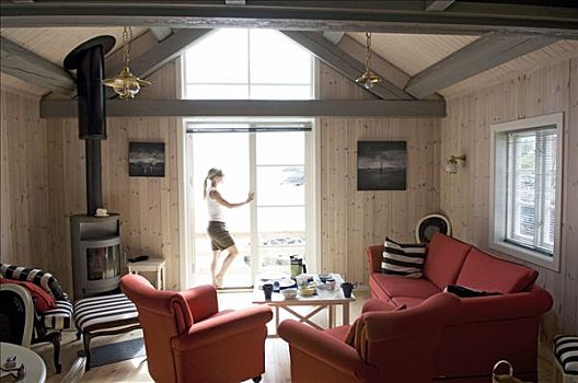 女人,客厅,站立,窗,罗浮敦群岛,挪威