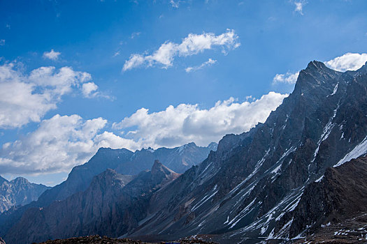 中国公路建设史上的丰碑-----g217国道独库公路独山子段雪山