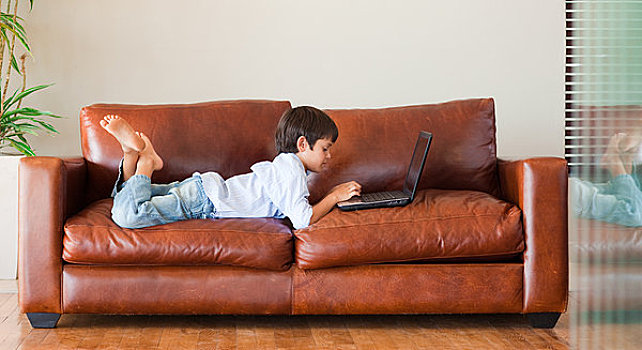 儿童,玩,笔记本电脑,沙发