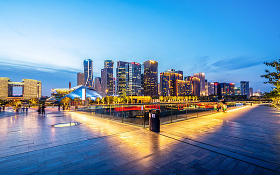 杭州钱江新城夜景和街道街景