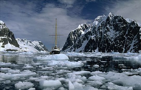 帆船,破损,冰,山,半岛,左边,顶峰,岛屿,右边,雷麦瑞海峡,南极