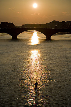 划船,水体,桥,落日,背景