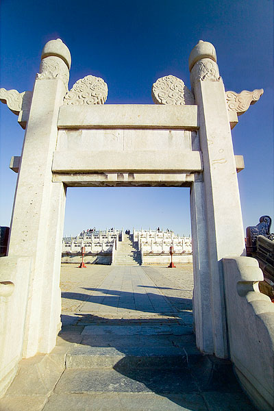 长白山青铜门遗址图片
