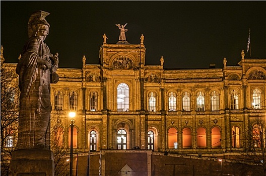 巴伐利亚国会大厦,雕塑