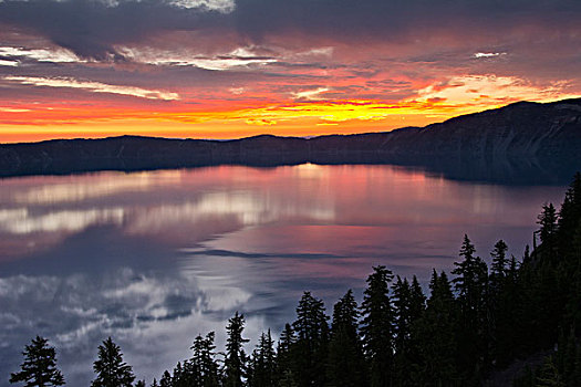 火山湖,日出,火山湖国家公园,俄勒冈,美国