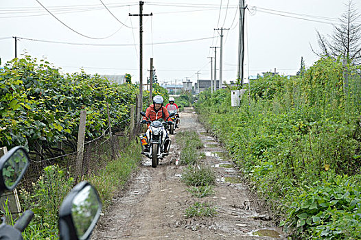 摩托在路上