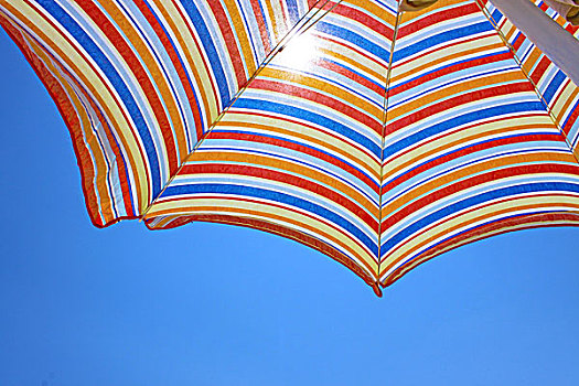蓝天,海滩伞