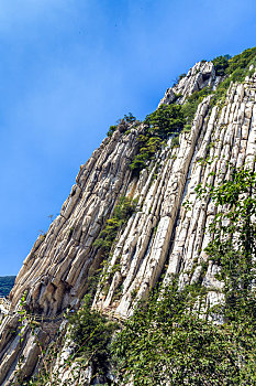 中国河南省登封市中岳嵩山悬崖峭壁自然风光