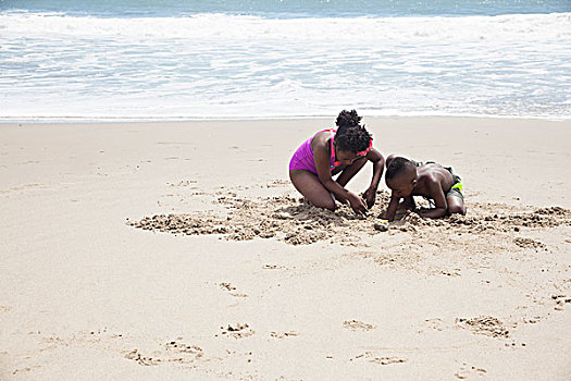 孩子,挖,沙子,海滩