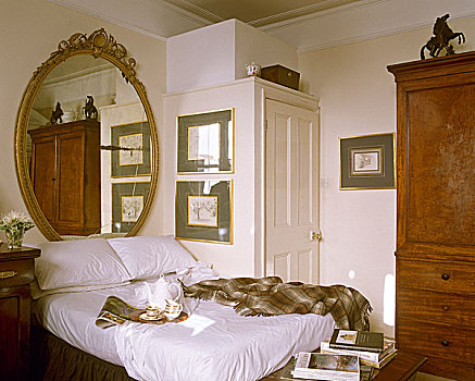 传统,卧室,双人床,椭圆,镀金,镜子,衣柜