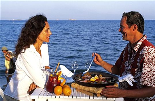 人,吃饭,拌饭,干盐湖,伊比沙岛,巴利阿里群岛,西班牙