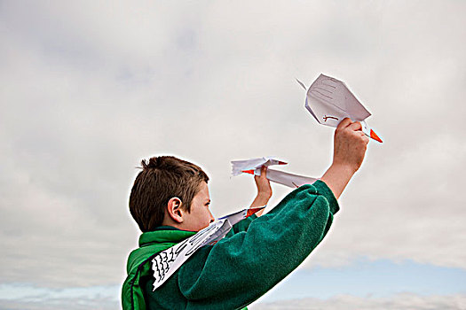 男孩,玩,纸飞机,海边