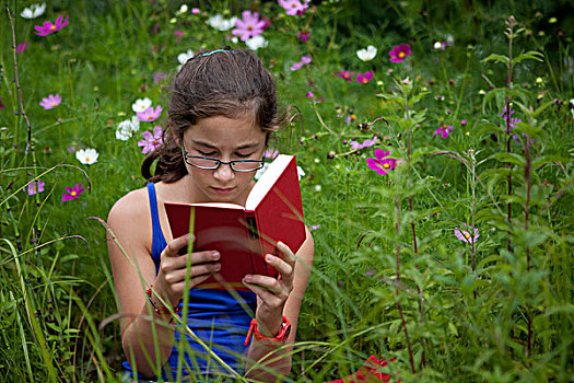 女孩,11岁,读,书本,坐,花,草地
