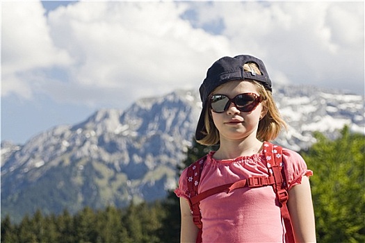 小女孩,阿尔卑斯山