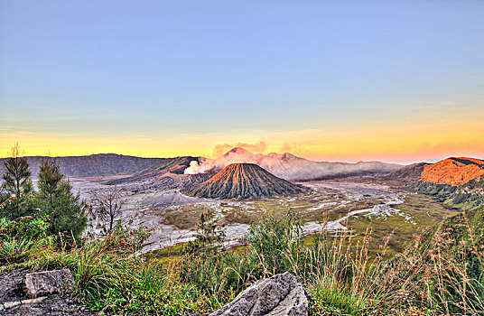 日出,烟,火山,婆罗摩火山,山,正面,背影,婆罗莫,国家公园,爪哇,印度尼西亚,亚洲