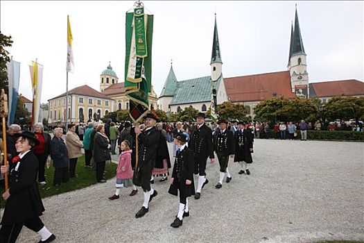 朝拜,传统服装,小教堂,上巴伐利亚,德国,欧洲