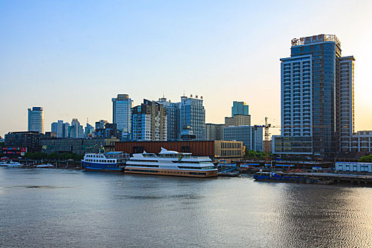 水面,江边,沿江,城市,大楼