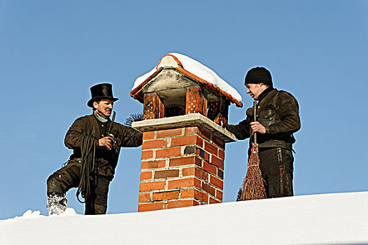 两个,烟囱,积雪,屋顶