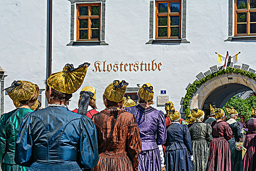 女人,金色,帽,圣体节,假日,萨尔茨卡莫古特,上奥地利州,奥地利
