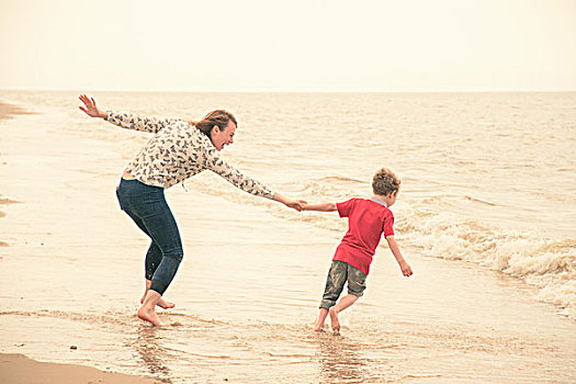 男孩,拉拽,母亲,海洋,海滩