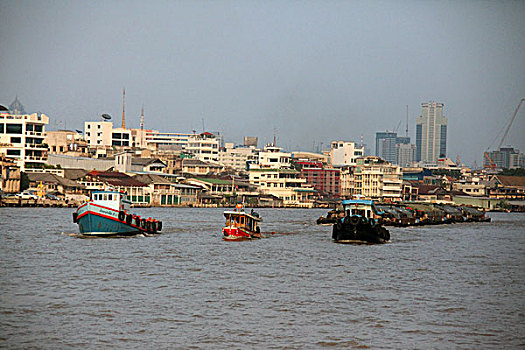 泰国湄南河两岸建筑风光