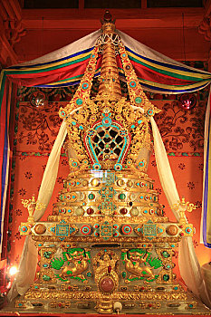 西藏甘丹寺内宗喀巴大师的灵塔