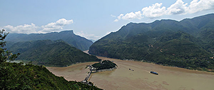 远眺白帝城,长江三峡瞿塘峡,夔门