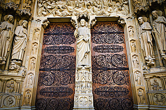 正门入口,圣母大教堂,巴黎,法国