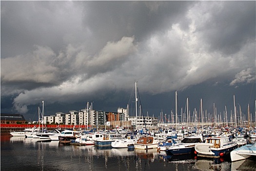船,码头,雷雨天气