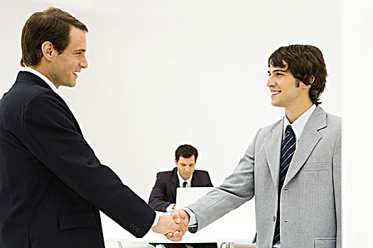 两个,男性,职业,握手,微笑,相互,同事,坐,背景