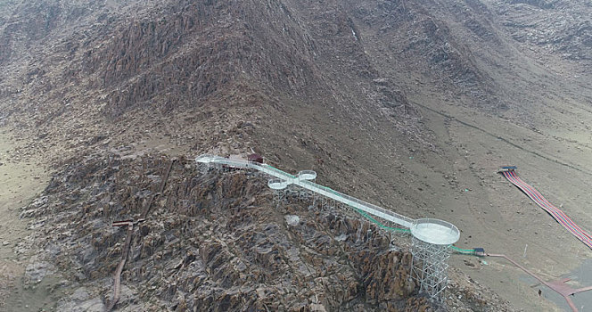 新疆巴里坤尖山子7d玻璃栈道