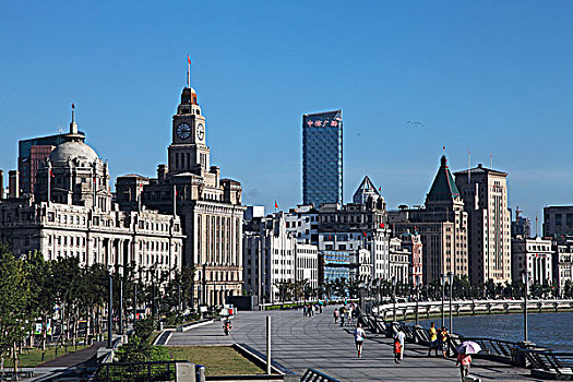 上海外滩浦东发展银行,原汇丰银行,和海关钟楼等建筑