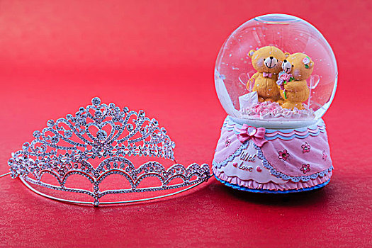 水晶球旋转爱情小熊和水晶皇冠