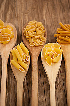 勺子,品种,意大利面,木质背景