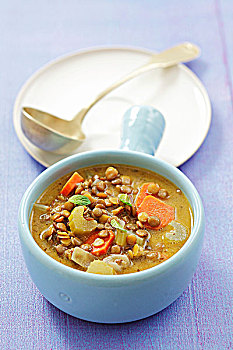小扁豆汤,芹菜,胡萝卜