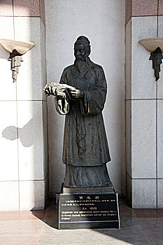 贾思勰铜像