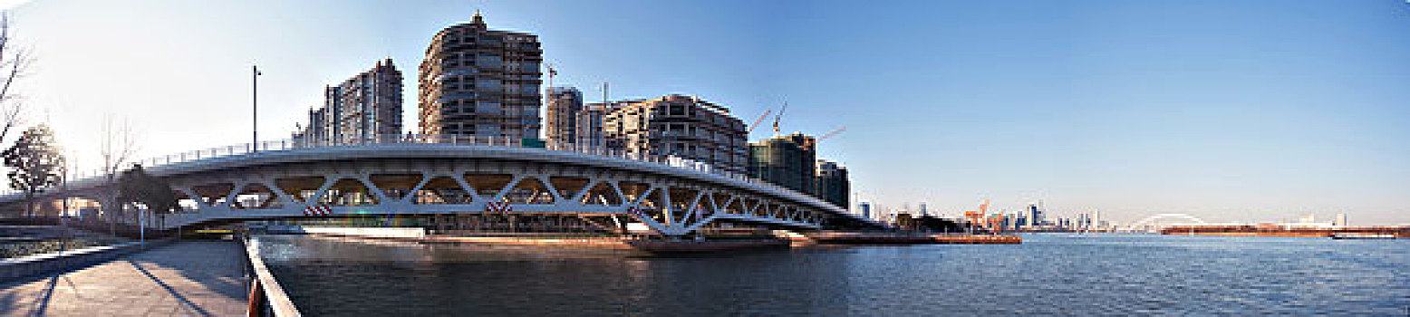 滨江大道的桥