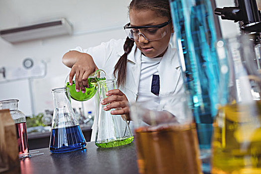 小学生,倒出,绿色,化学品,长颈瓶,实验室,书桌,科学