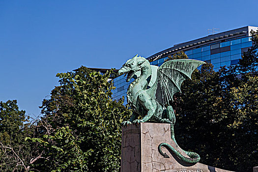 卢布尔雅那龙桥雕像