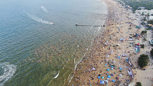 山东省日照市,海滨旅游高潮不断,海水浴场只见人海不见大海