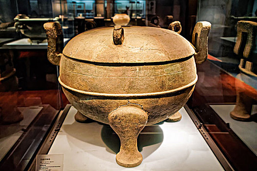 中国古代战国窃曲纹铜鼎